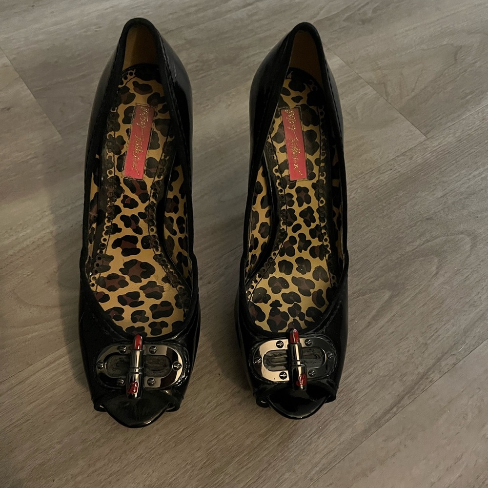 Betsy Johnson size 8 heels